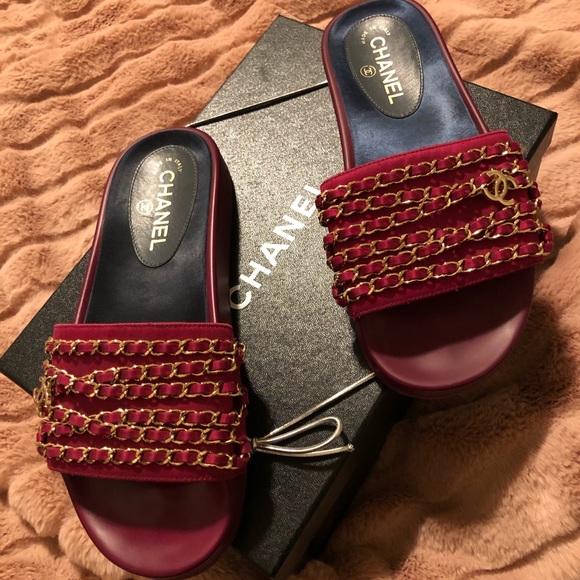 Chanel Chain Slides - Picture 1 of 8